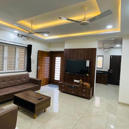 Luxurious 3 Bhk Villa In Bhuj - Shivani Homestay Bagian luar foto